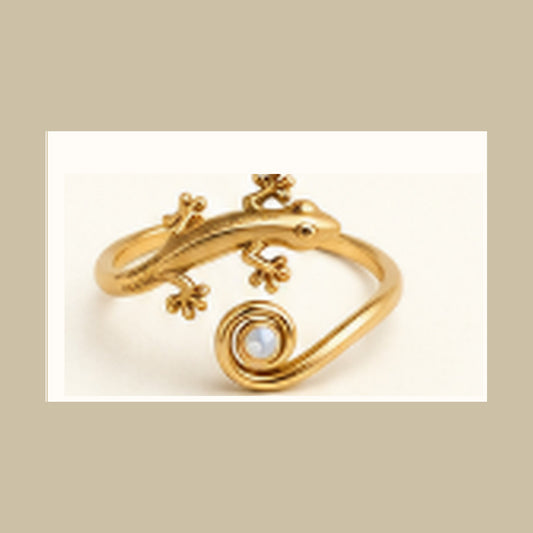 Lanka Luna Gecko Wrap moonstone ring
