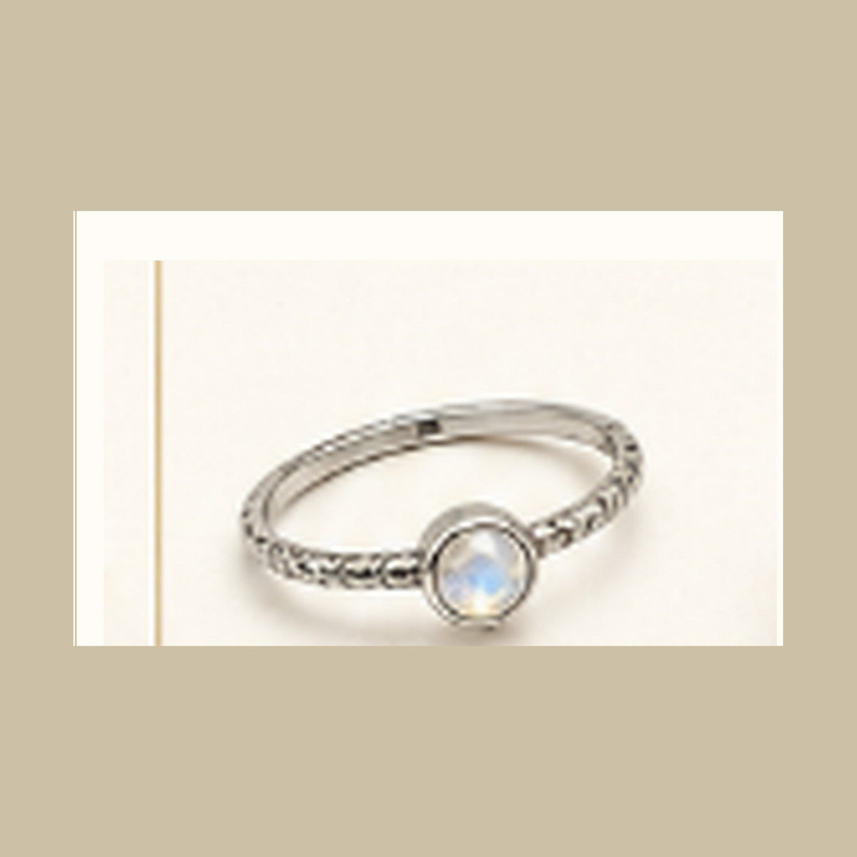Lanka Luna Pebble Pool moonstone ring