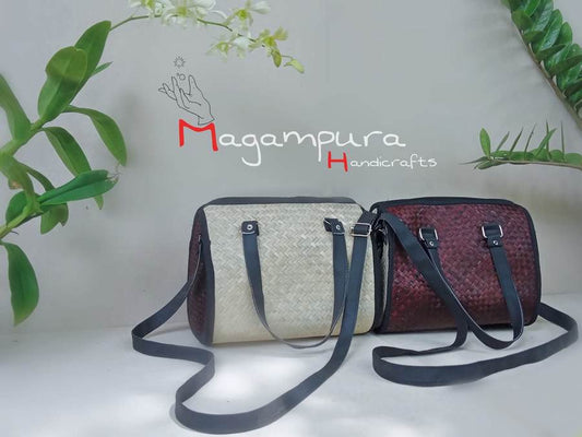 Box-shaped woven zip crossbody by Magampura Handicrafts, reference A14