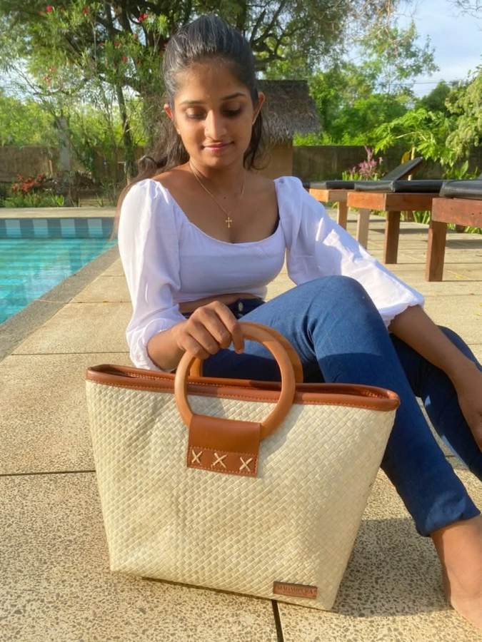 Magampura Handicrafts wooden ring handle tote shown poolside, reference A4