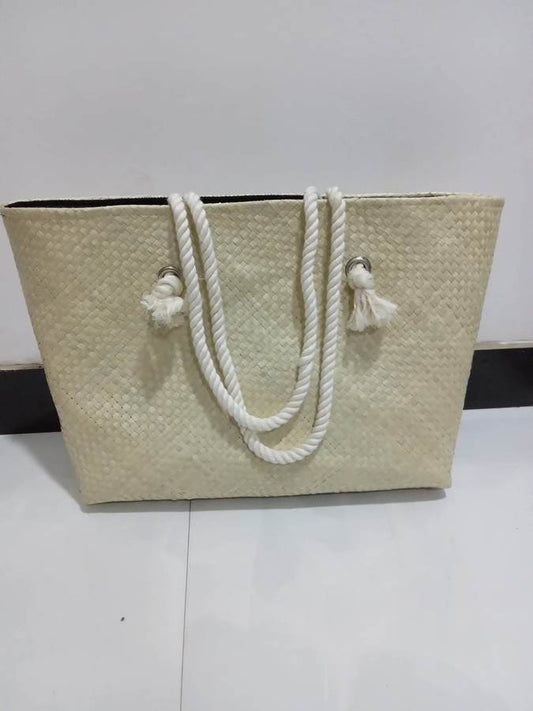 Natural woven tote with rope handles by Magampura Handicrafts, reference A9